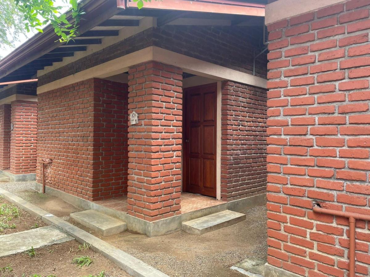 Hotel Lake Park Polonnaruwa Ngoại thất bức ảnh