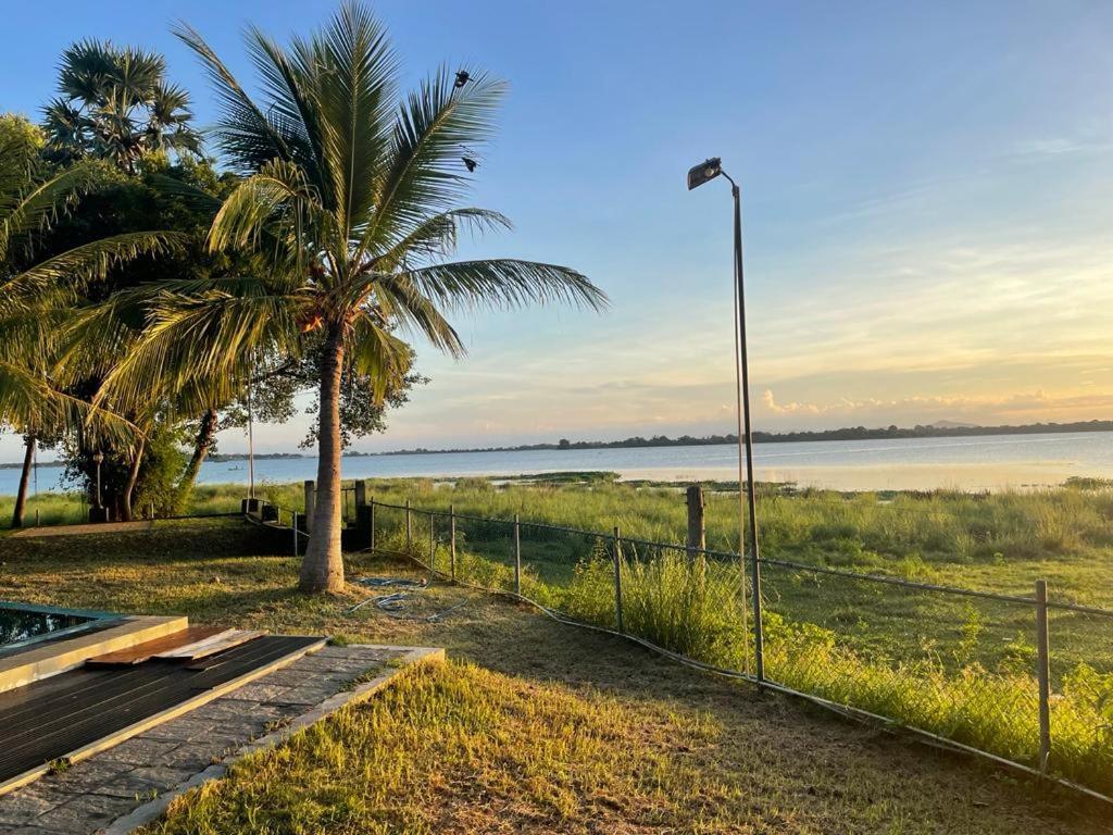 Hotel Lake Park Polonnaruwa Ngoại thất bức ảnh