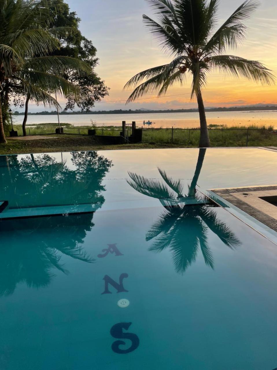 Hotel Lake Park Polonnaruwa Ngoại thất bức ảnh