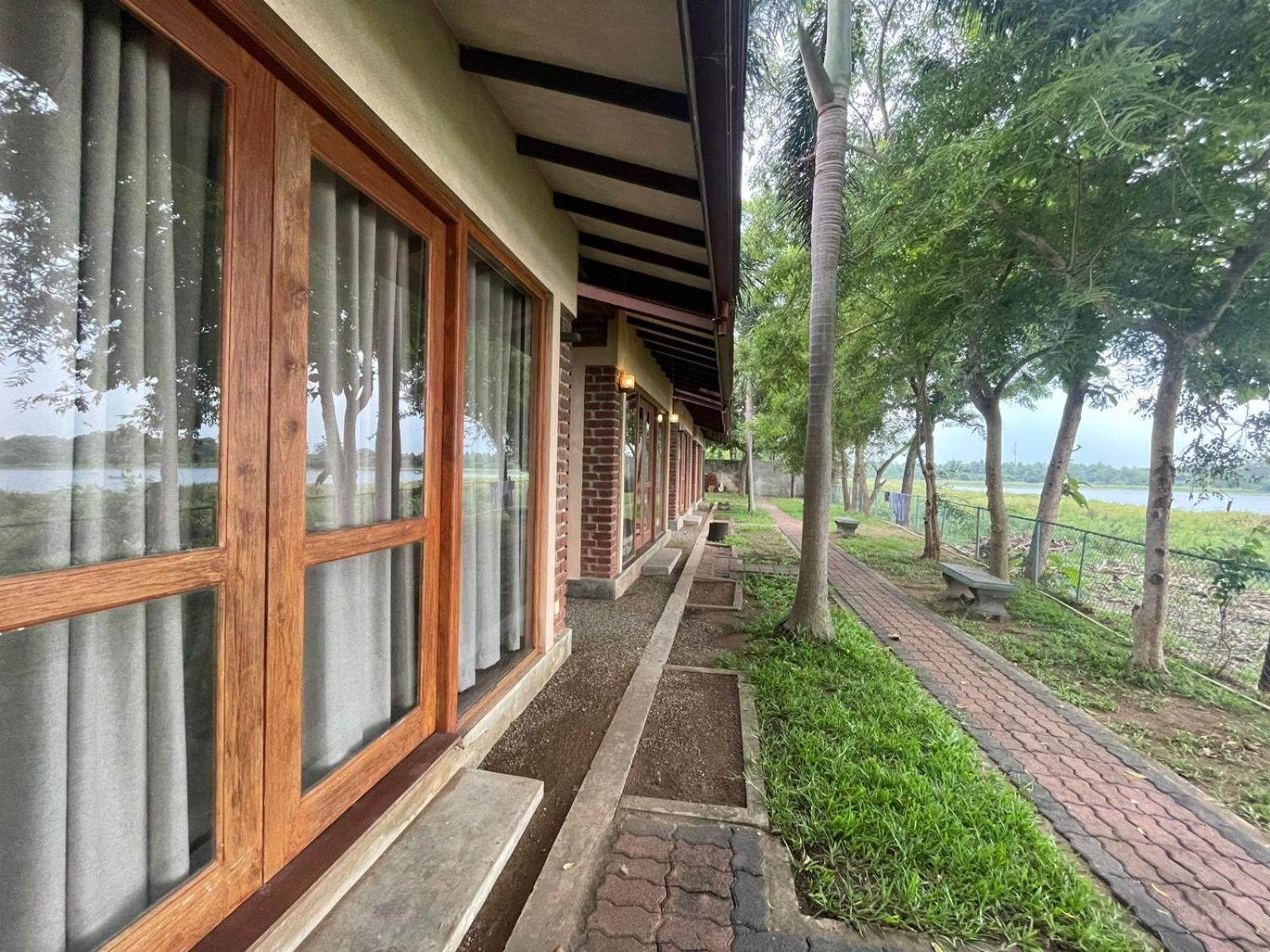 Hotel Lake Park Polonnaruwa Ngoại thất bức ảnh